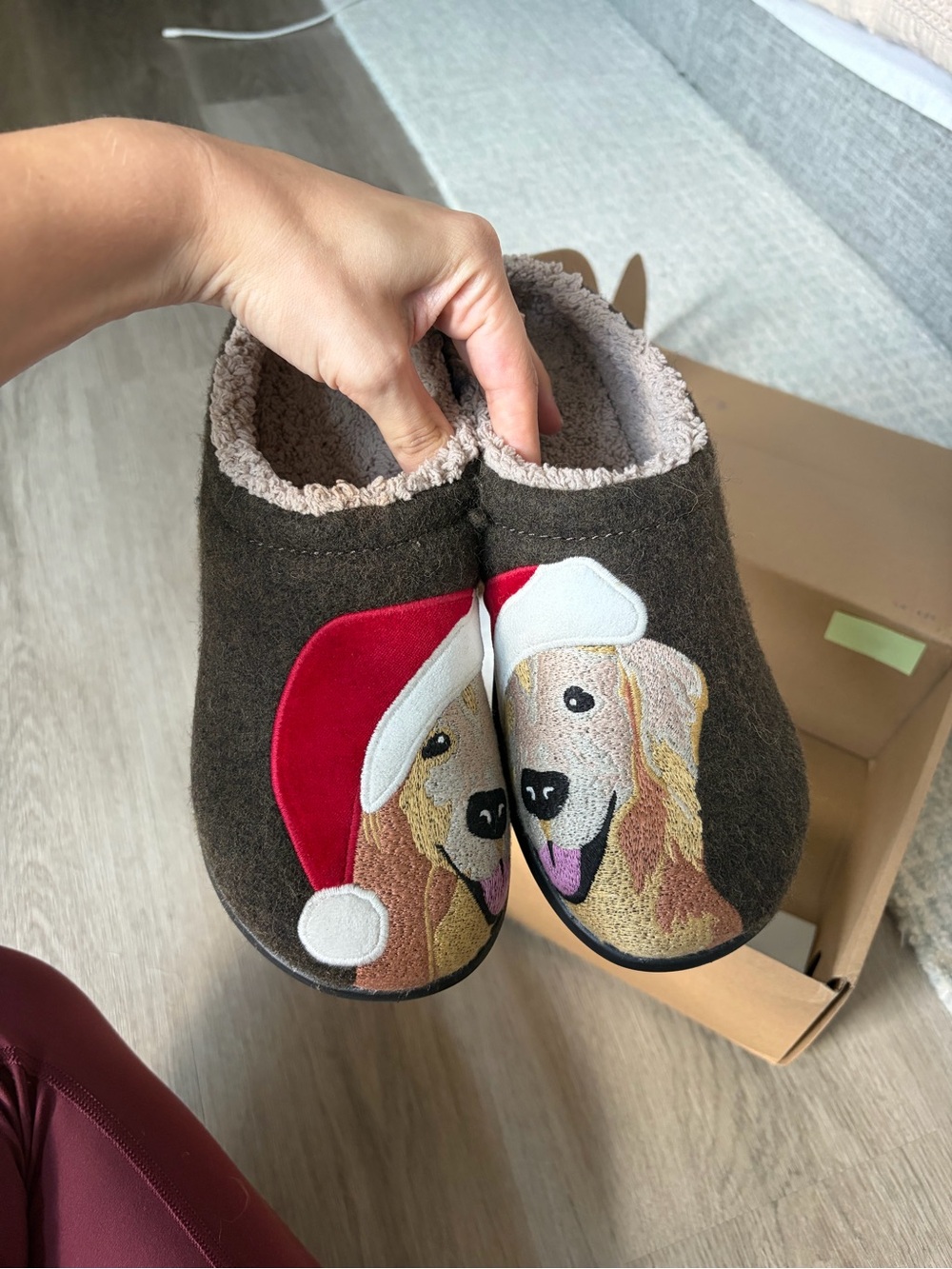 L.L.Bean Women's Daybreak Scuffs in Motif Brown Golden Retriever Slippers 9 - Picture 4 of 7